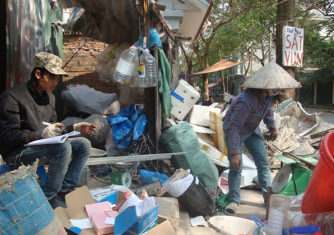 Buôn đồng nát… kiếm nghìn “đô” mỗi tháng