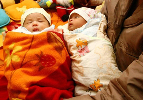 Sinh đôi bằng tinh trùng của người chồng đã mất