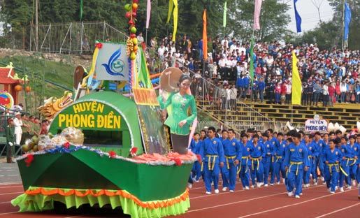 Thành phố miền Tây rực rỡ kỷ niệm 10 năm tuổi