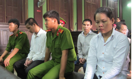 Con gái xúi 'phi công trẻ' giết mẹ, dìm xác phi tang