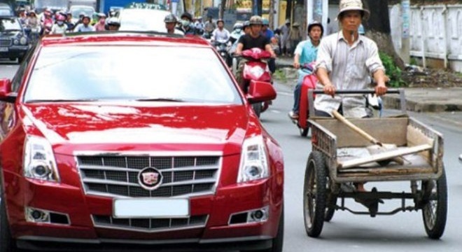 Dân Việt bỏ 2,5 tỷ đô mua Rolls-Royce, Smart phone