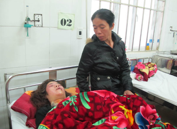 Thiếu nữ bị kẻ lạ mặt đánh ngất xỉu trên giường