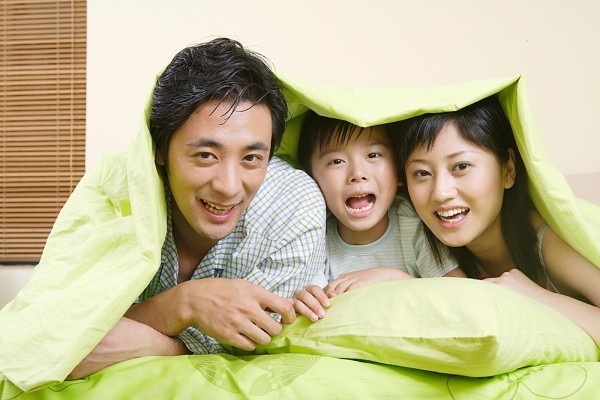 Vợ chồng “hành sự” kiểu... nhà chật