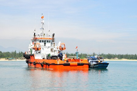 Bắt giữ tàu vận chuyển 3.000 tấn quặng trên biển