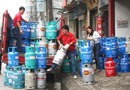 Gas giảm hơn 40 ngàn, xăng không tăng giá