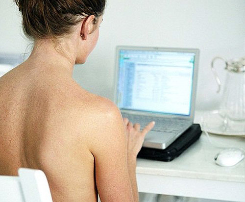 Nhiều khách hàng muốn khỏa thân khi mua sắm trực tuyến