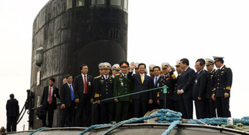 Thời sự trong ngày: Tàu ngầm kilo về đến Cam Ranh