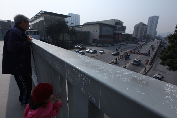 Cầu Hà Nội bị 