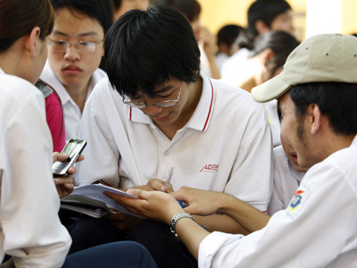 Bao giờ ngoại ngữ thành môn thi bắt buộc?