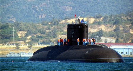 Tàu ngầm Hà Nội vào cảng Cam Ranh an toàn