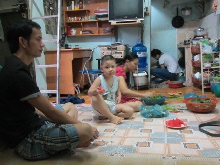 Thưởng Tết ít, công nhân TP.HCM hết đường về quê