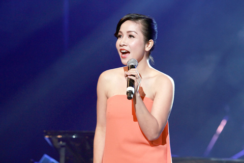 Ngọc Anh, Mỹ Linh vai trần hát nhạc Phú Quang mê hoặc