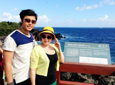 Gái già, con đại gia chống lưng đàn ông showbiz