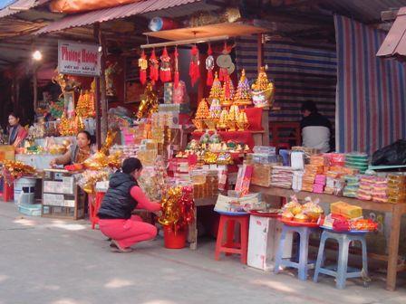 Làm ăn kém, 'con nợ' Bà Chúa Kho trả lễ hẻo