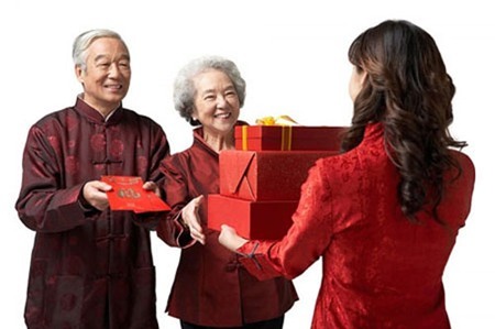 Dâu mới sắm Tết tiết kiệm mà vẫn đẹp mặt nhà chồng