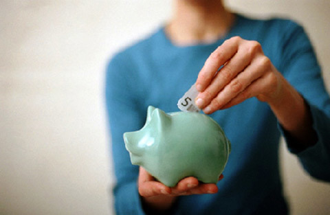 Lương 10 triệu, tiêu 15 triệu/tháng, bảo sao không nghèo?