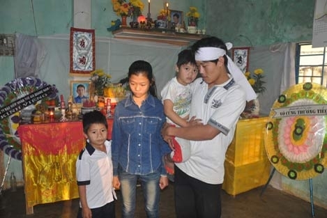 Tai ương gia đình nghèo, 4 đứa trẻ mồ côi có nguy cơ thất học