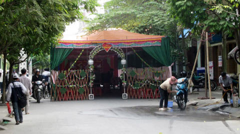 Bi hài xung quanh chuyện đám cưới... giữa đường