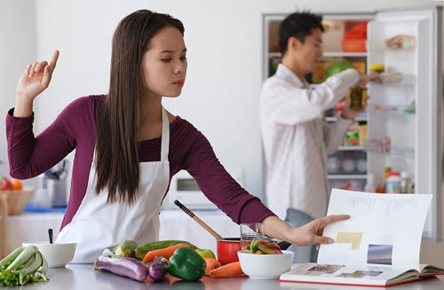 Vợ tôi giữ chồng đến ngạt thở!