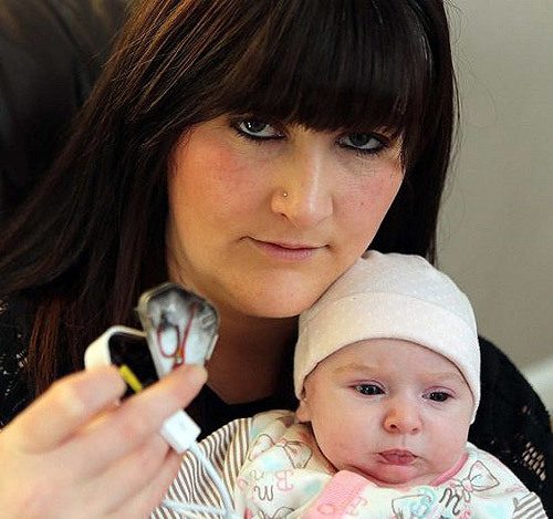 Sạc iPhone dùng được vài ngày đã phát nổ