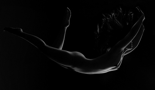 Ảnh nude nghệ thuật khác hoàn toàn ảnh trần truồng