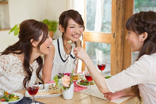 Kỳ lạ những nghề làm thuê chỉ có ở Việt Nam