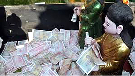 Loại bỏ hiện tượng thiếu văn minh trong lễ hội