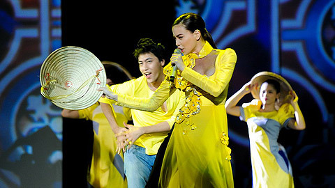 Duyên dáng Việt Nam “hồi xuân” nhờ đạo diễn trẻ