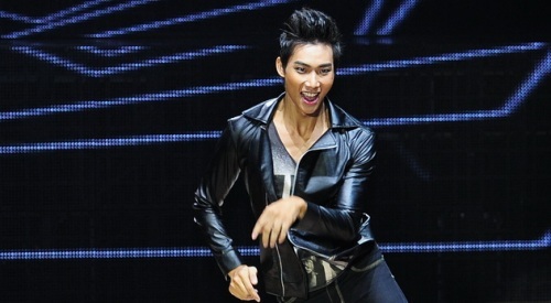 Giải vàng Siêu mẫu 2012 cuốn hút trên sân khấu BNHV