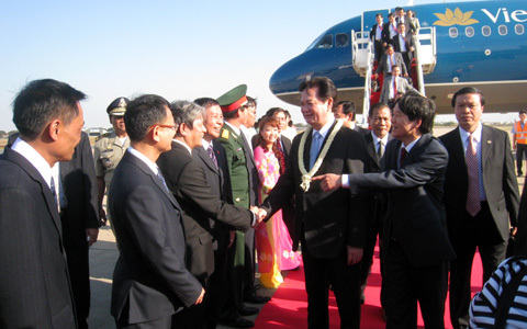Thủ tướng bắt đầu thăm Campuchia