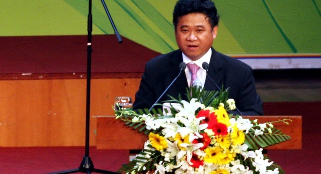 Cú ra mắt trăm tỷ của con gái đại gia Đặng Thành Tâm