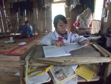 Cô học trò nghèo mong muốn được cắt bỏ khối u trên mặt