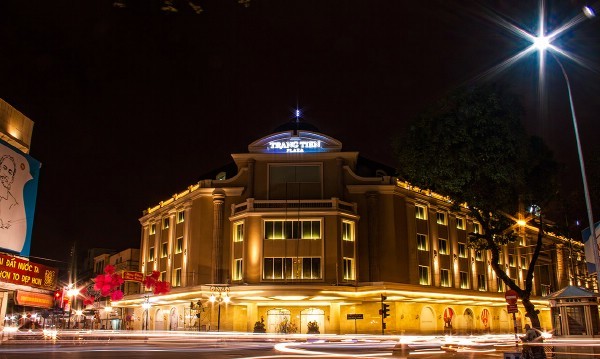 Giảm giá 50%, Tràng Tiền Plaza vẫn hoang lạnh vắng khách