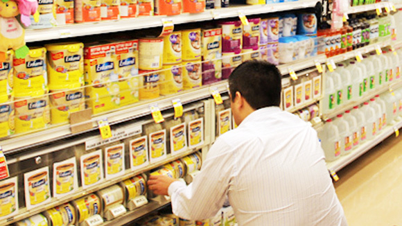 Các hãng sữa ngoại bị nghi chuyển giá