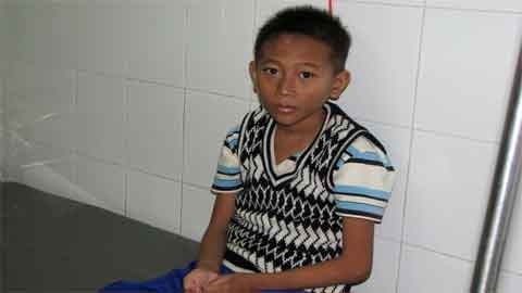 34 triệu đồng đến với cậu bé “mồ côi” cha