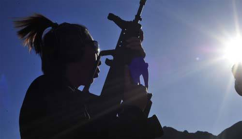 Rộ mốt thuê vệ sĩ nữ của giới nhà giàu