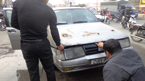 Ô tô đang chạy phát nổ, bốc cháy