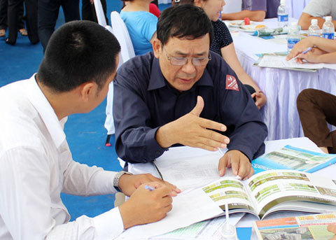 Đốt hết chục tỷ, đại gia bám vỉa hè chờ thời