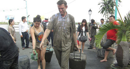 Phút hoảng loạn của 84 người trên con tàu cháy