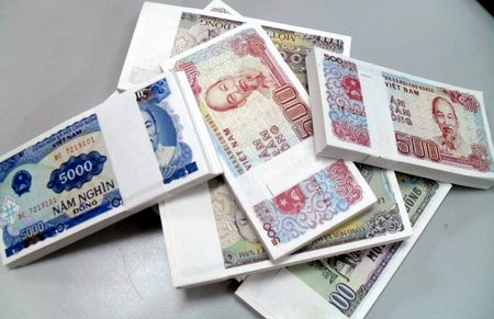 Hiếm tiền lẻ mới, nhân viên nhà băng 'đánh quả'