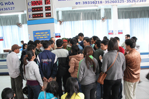 Có vé không đi được, hành khách náo loạn ga Sài Gòn