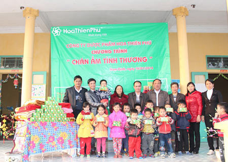 Chăn ấm đến với trẻ mầm non nghèo