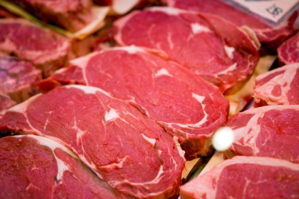 Mỗi ngày mổ thịt gần 200 con bò Úc
