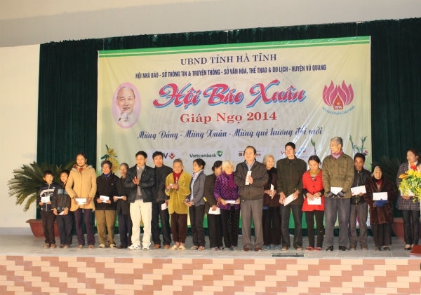 VietNamNet chung tay ‘mang tết đến với người nghèo’