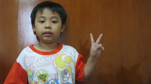 Con ung thư cha bỏ, mẹ nghèo sao cứu nổi?