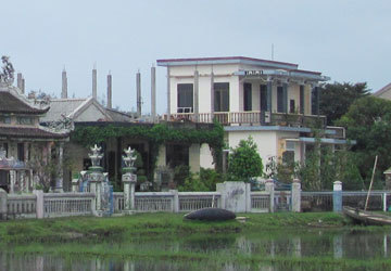 “Miếu thờ quan” và các quan “lợi ích”
