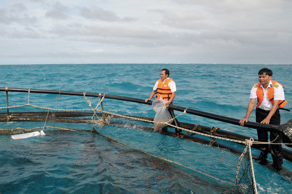 Nuôi cá giữa miệng hồ núi lửa