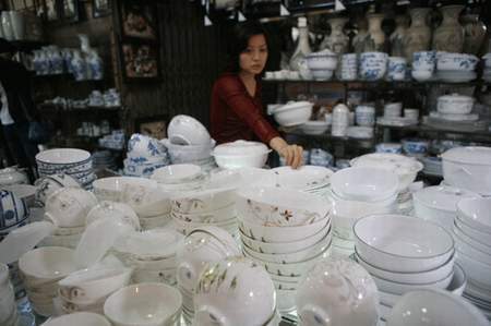 Bát đĩa gốm sứ màu mè: Coi chừng ung thư