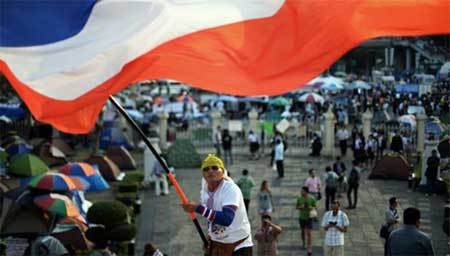 Bạo lực, biểu tình phá hỏng bỏ phiếu sớm ở Thái