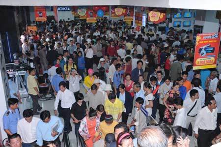 Siêu thị nô nức khai Xuân bằng lì xì, quà tặng